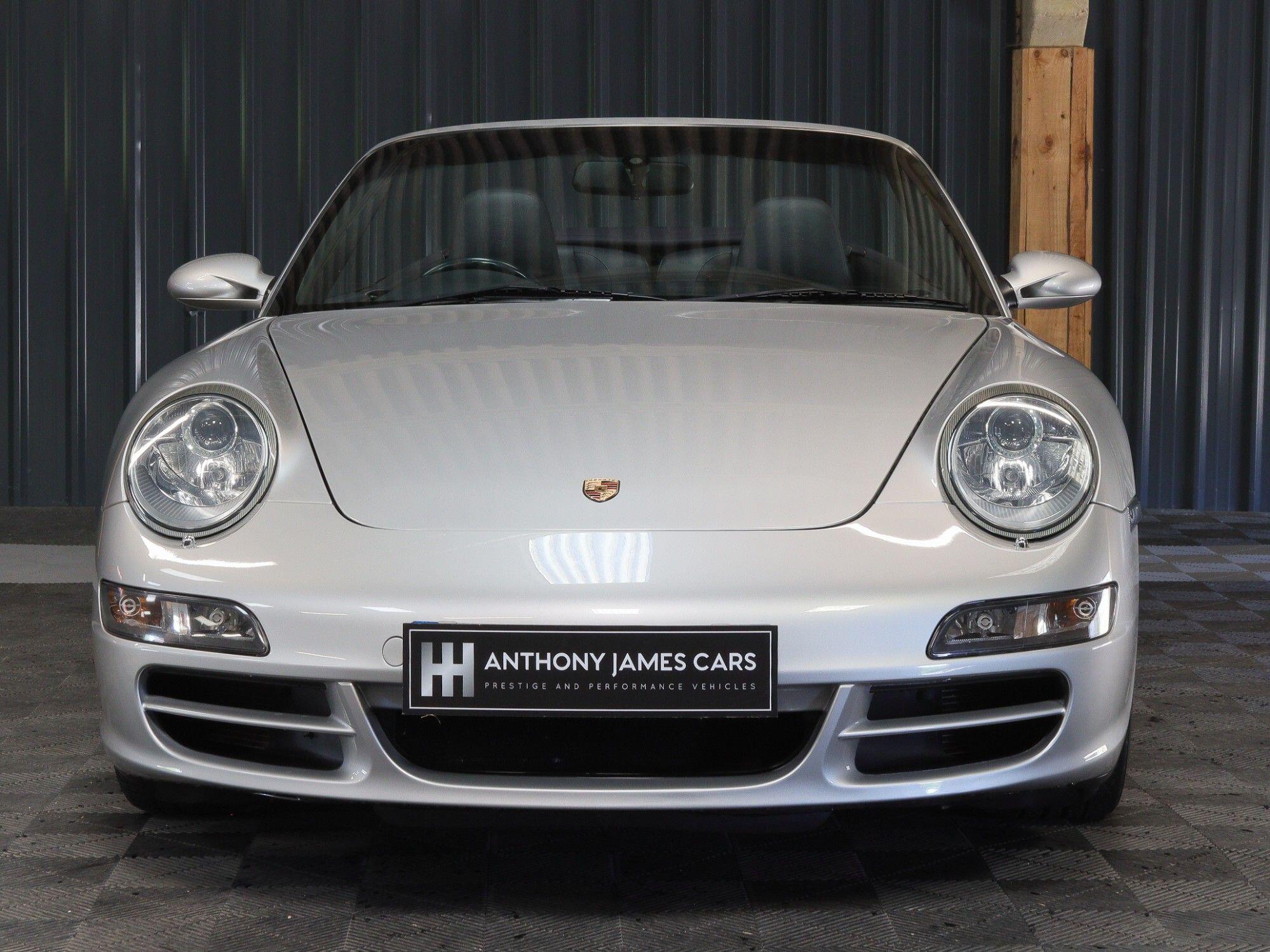 Porsche 911 view 6
