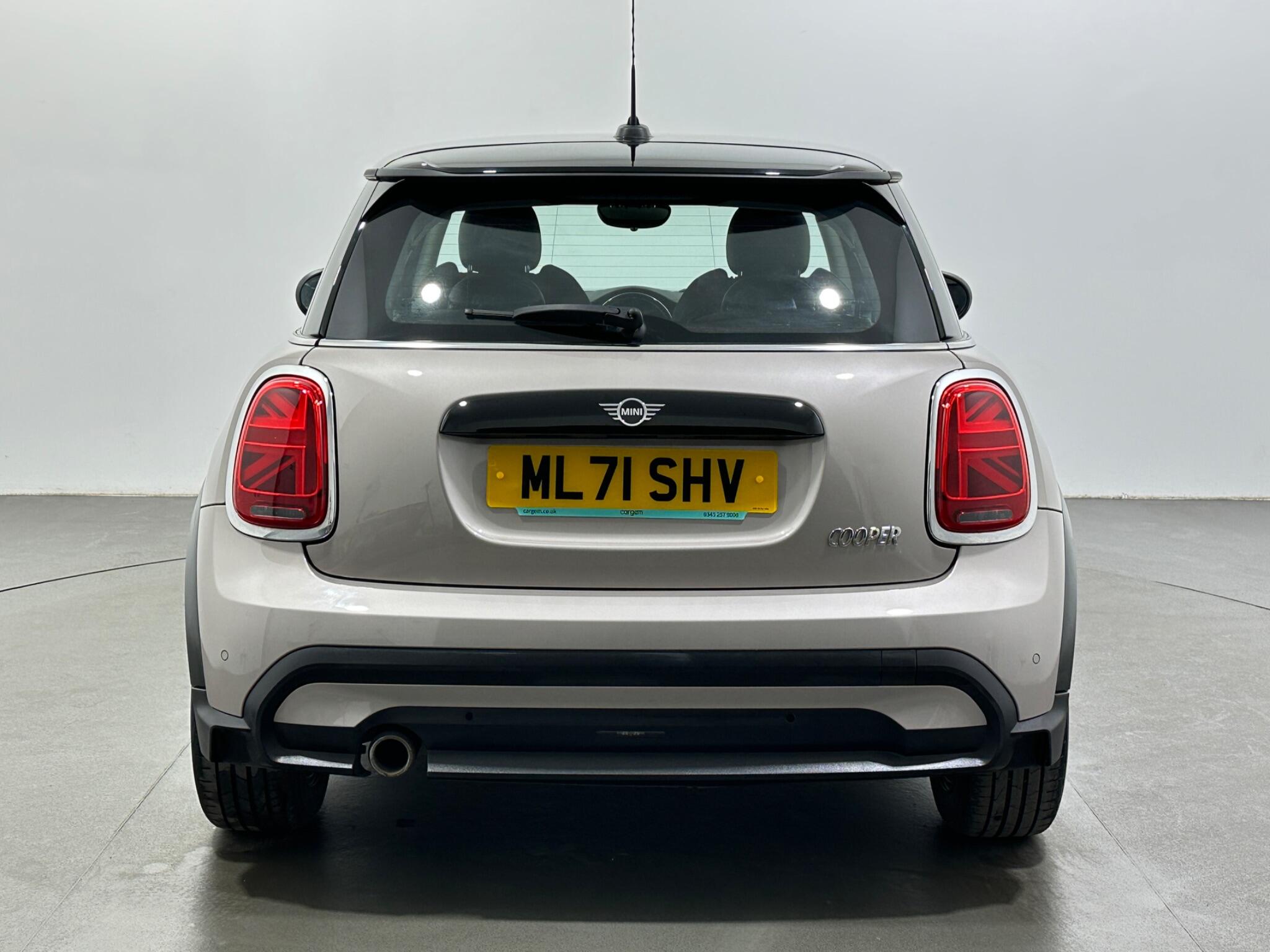 Mini Hatch view 7