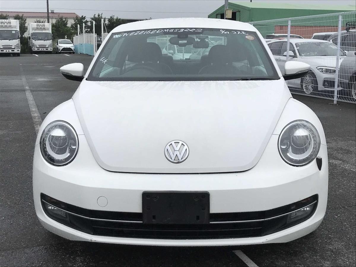 Volkswagen Beetle view 4