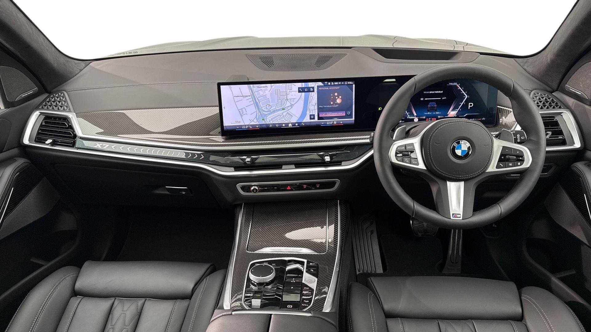 BMW X7 view 4
