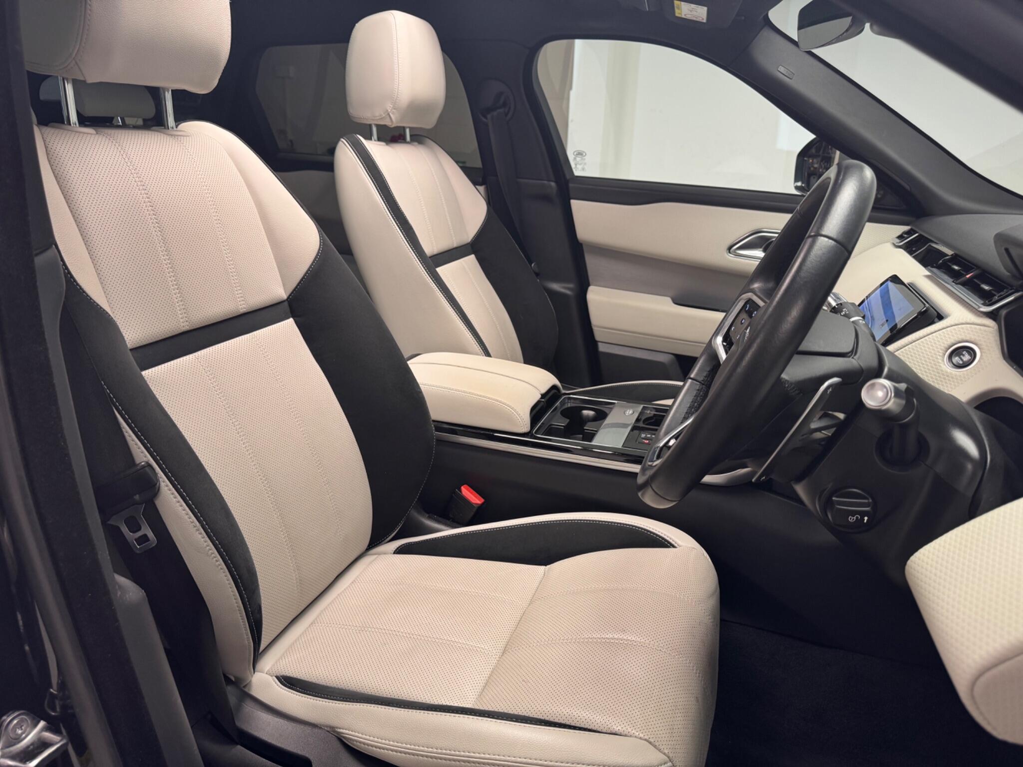 Land Rover Range Rover Velar view 10