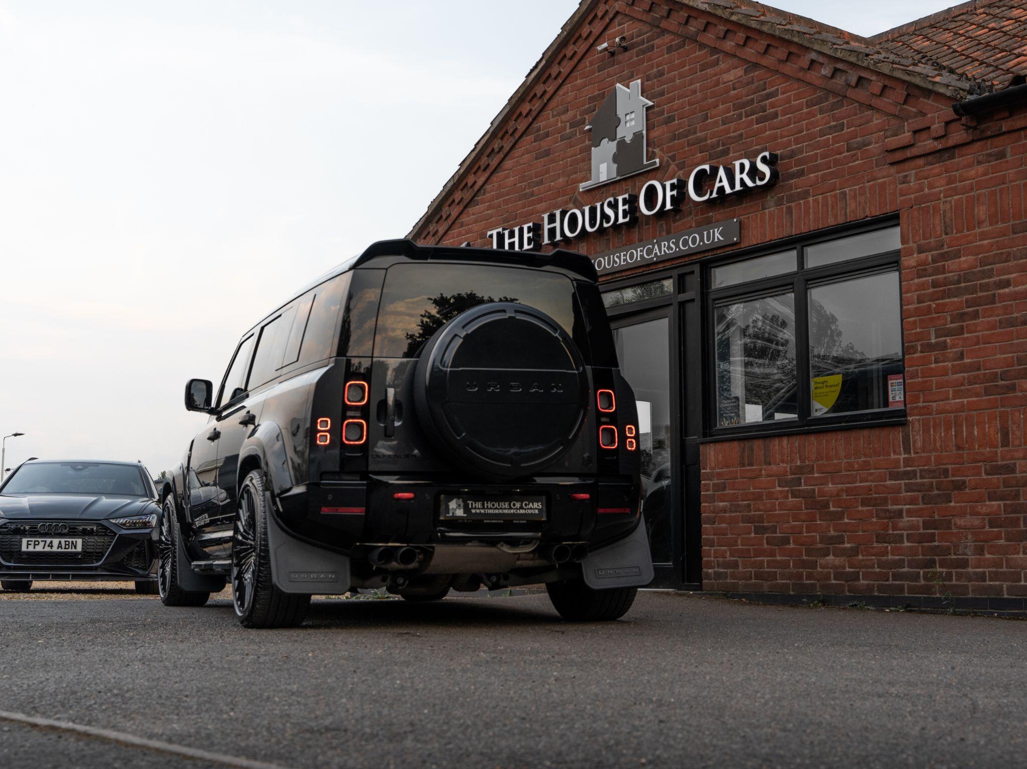 Land Rover Defender 110 view 14