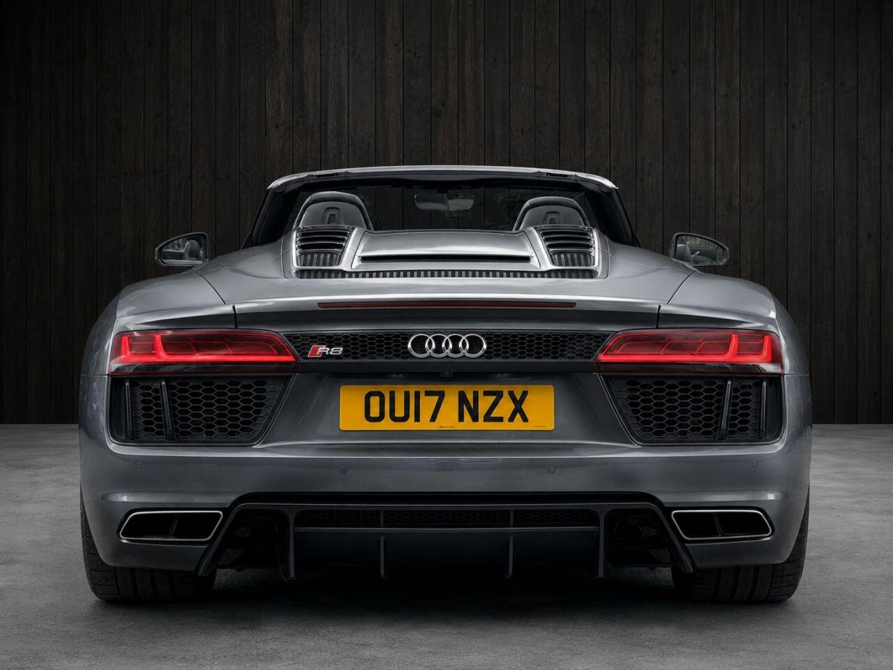 Audi R8 view 15