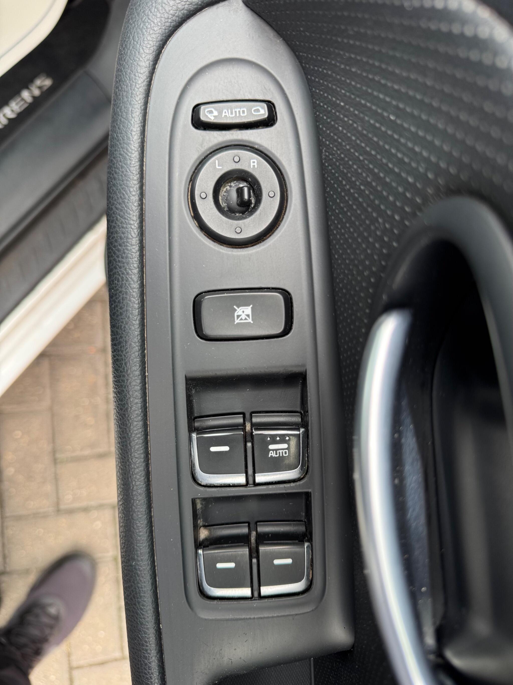 Kia Carens view 19