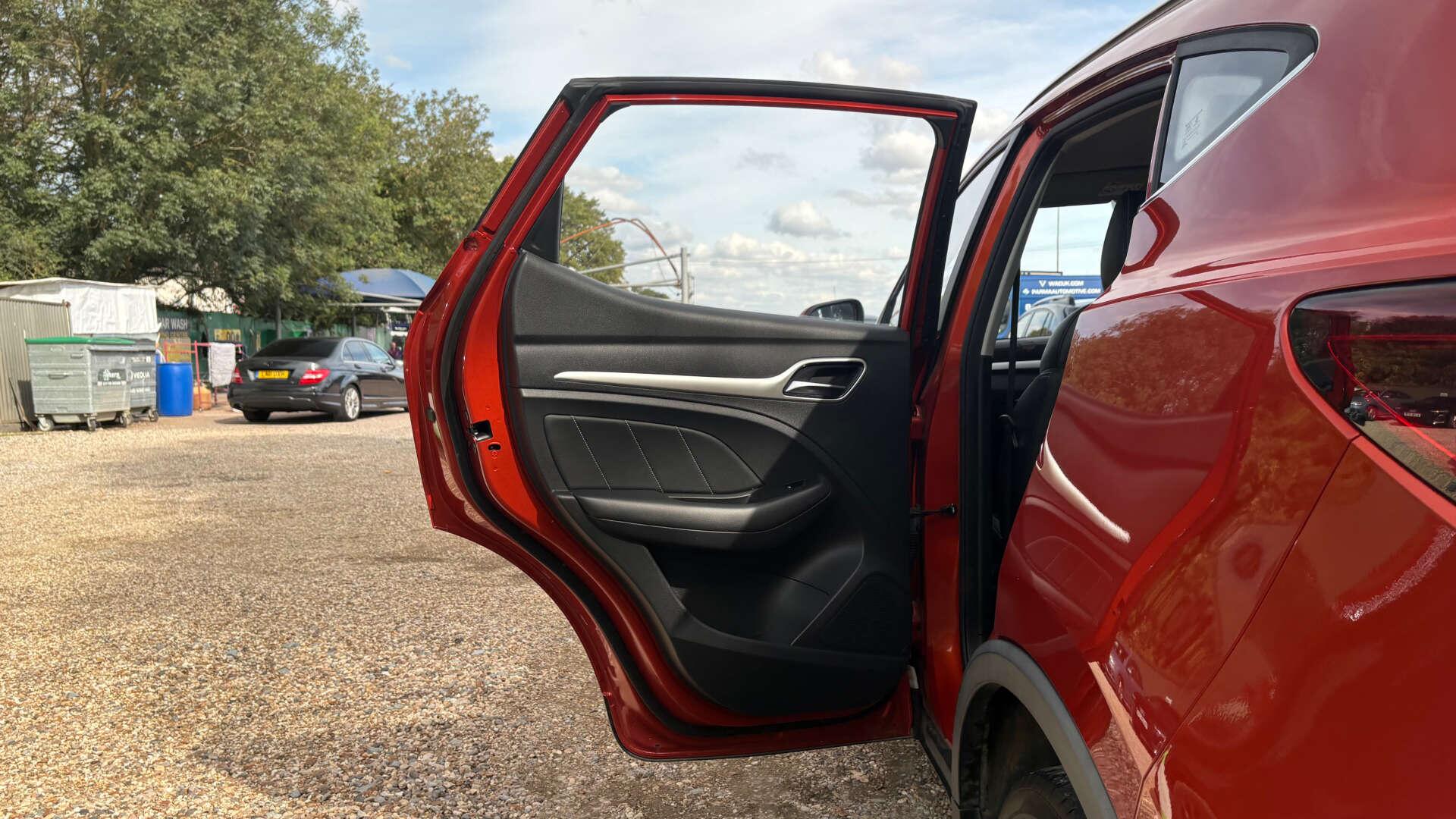 MG ZS view 41