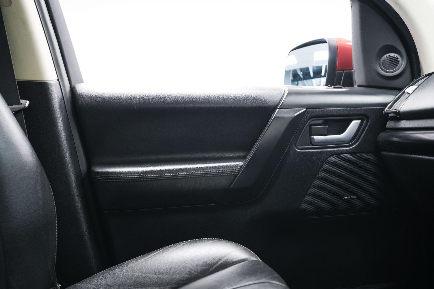 Land Rover Freelander 2 view 17