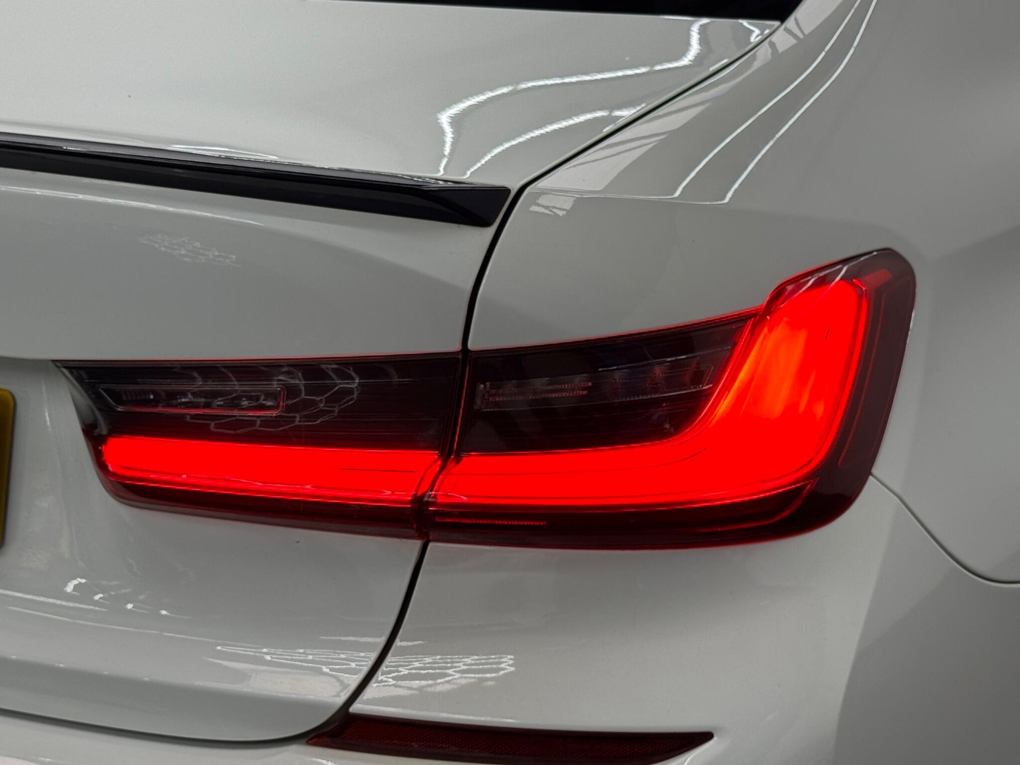 BMW 3 Series view 23