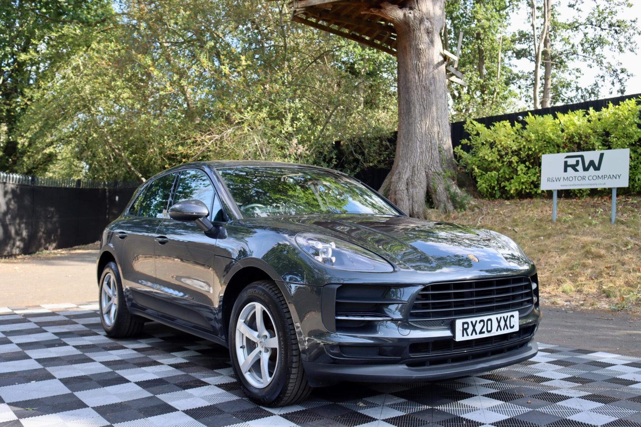 Porsche Macan view 12