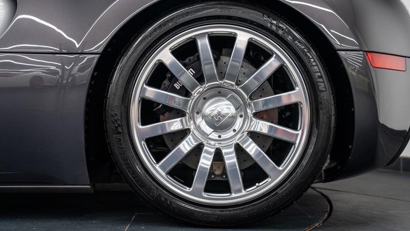 Bugatti Veyron view 21