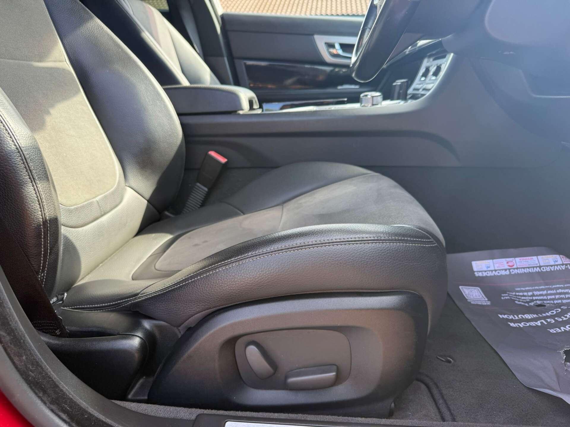 Jaguar XF view 22