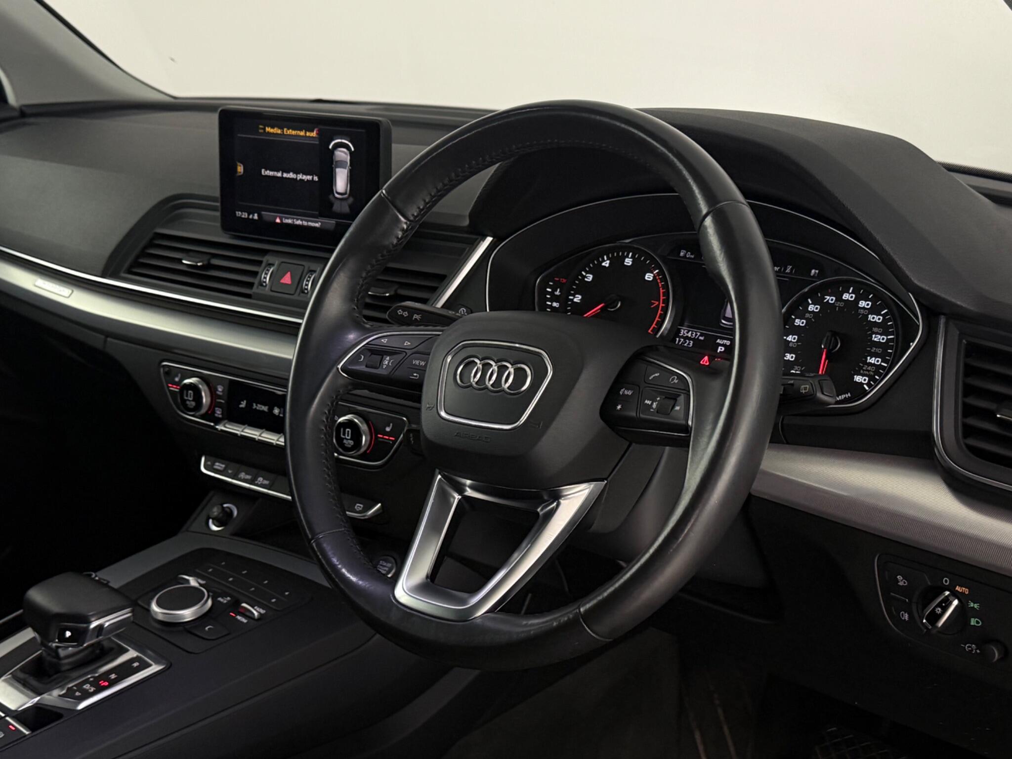 Audi Q5 view 3