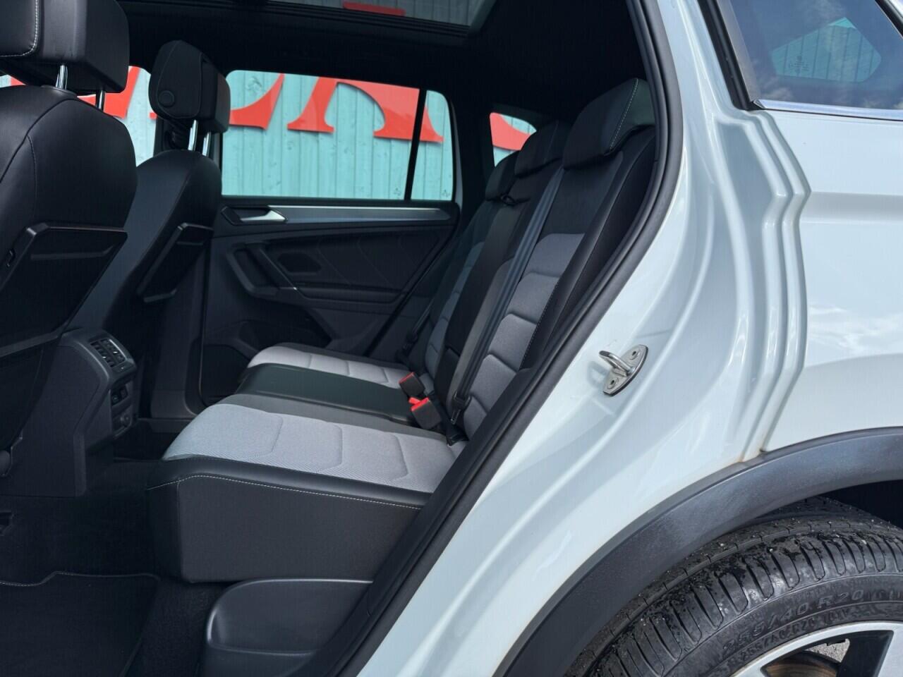 Volkswagen Tiguan view 32