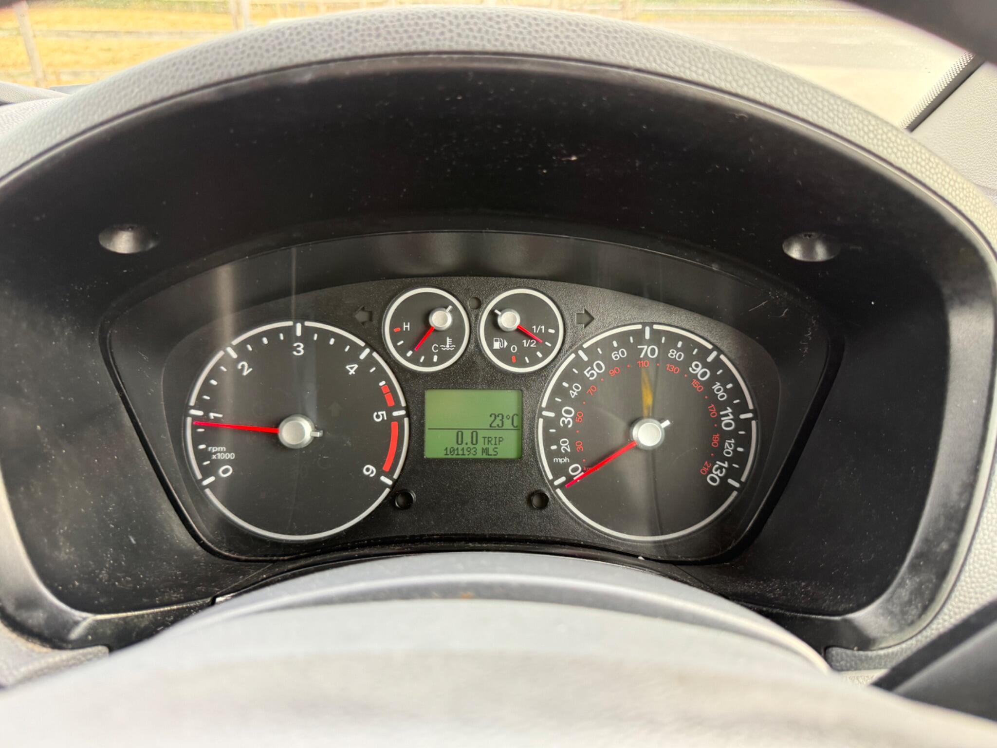 Ford Transit Connect 1.8 TDCi T200 L1 H1 4dr — photo 34 of 86
