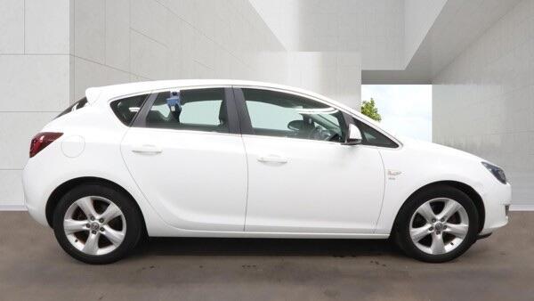Vauxhall Astra view 5