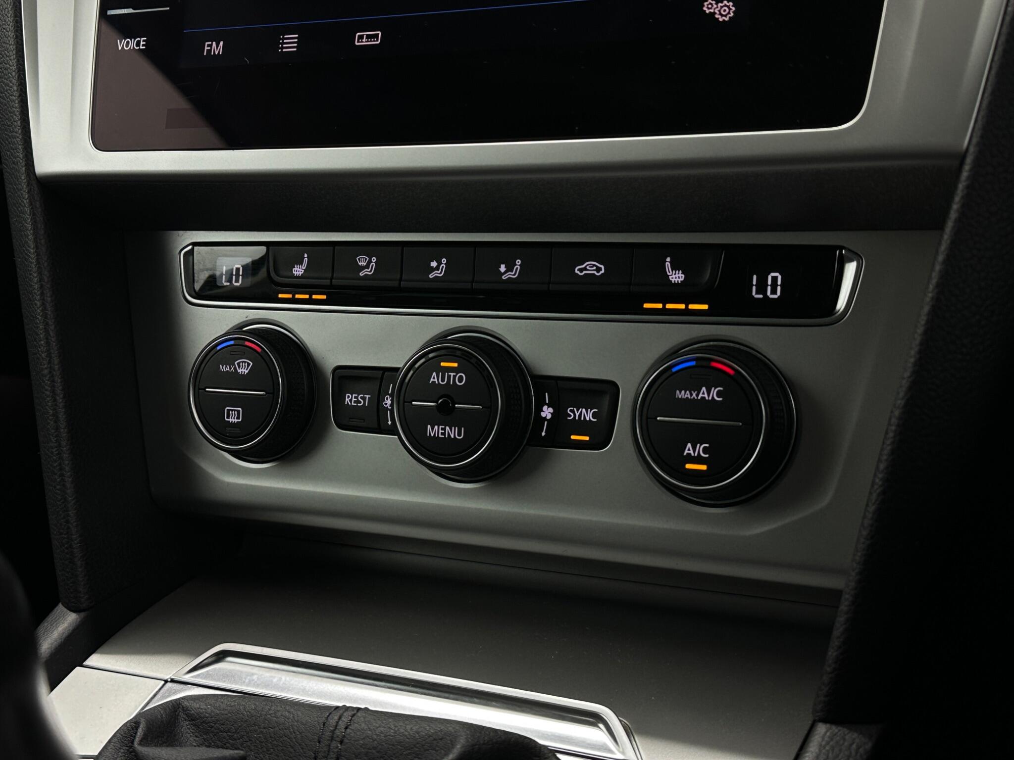 Volkswagen Passat view 21