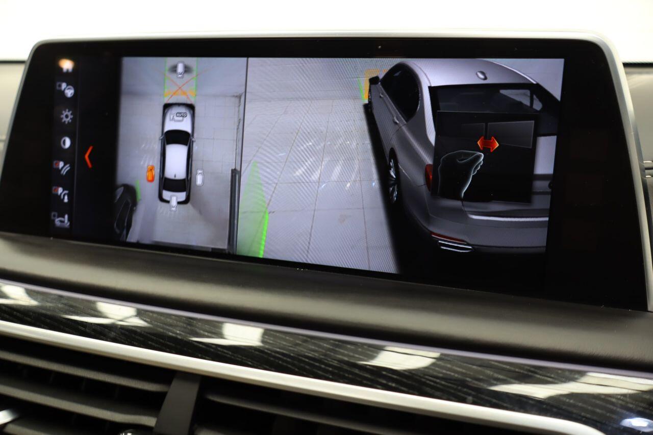 BMW 7 Series view 27
