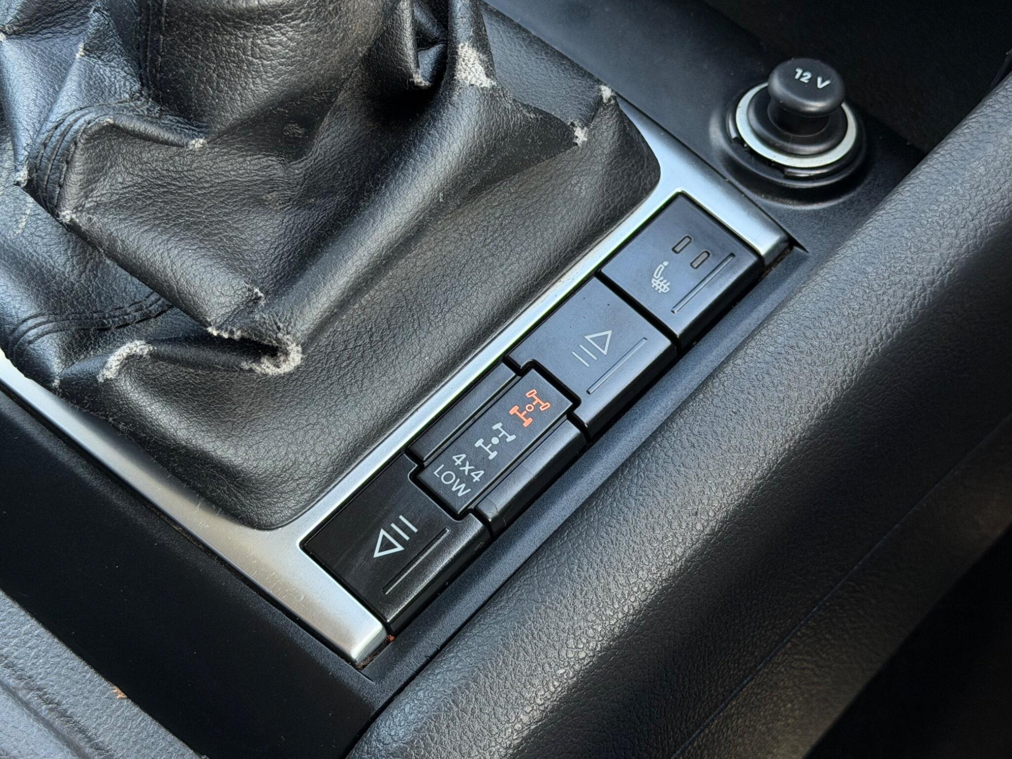 Volkswagen Amarok view 34