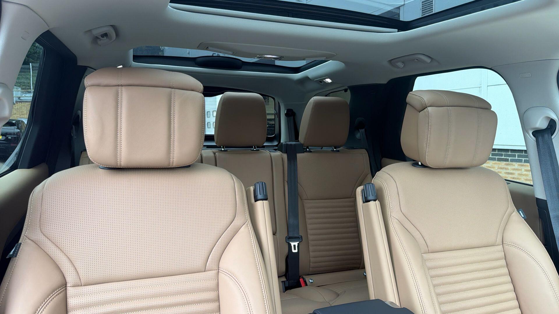 Land Rover Discovery view 9