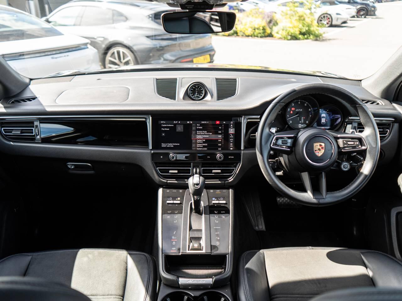 Porsche Macan view 36