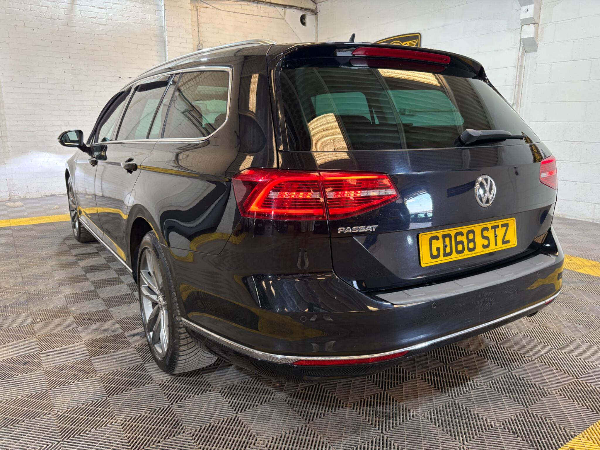 Volkswagen Passat view 2