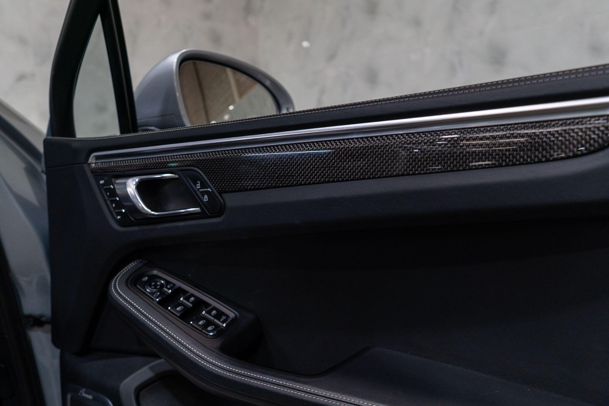 Porsche Macan view 35