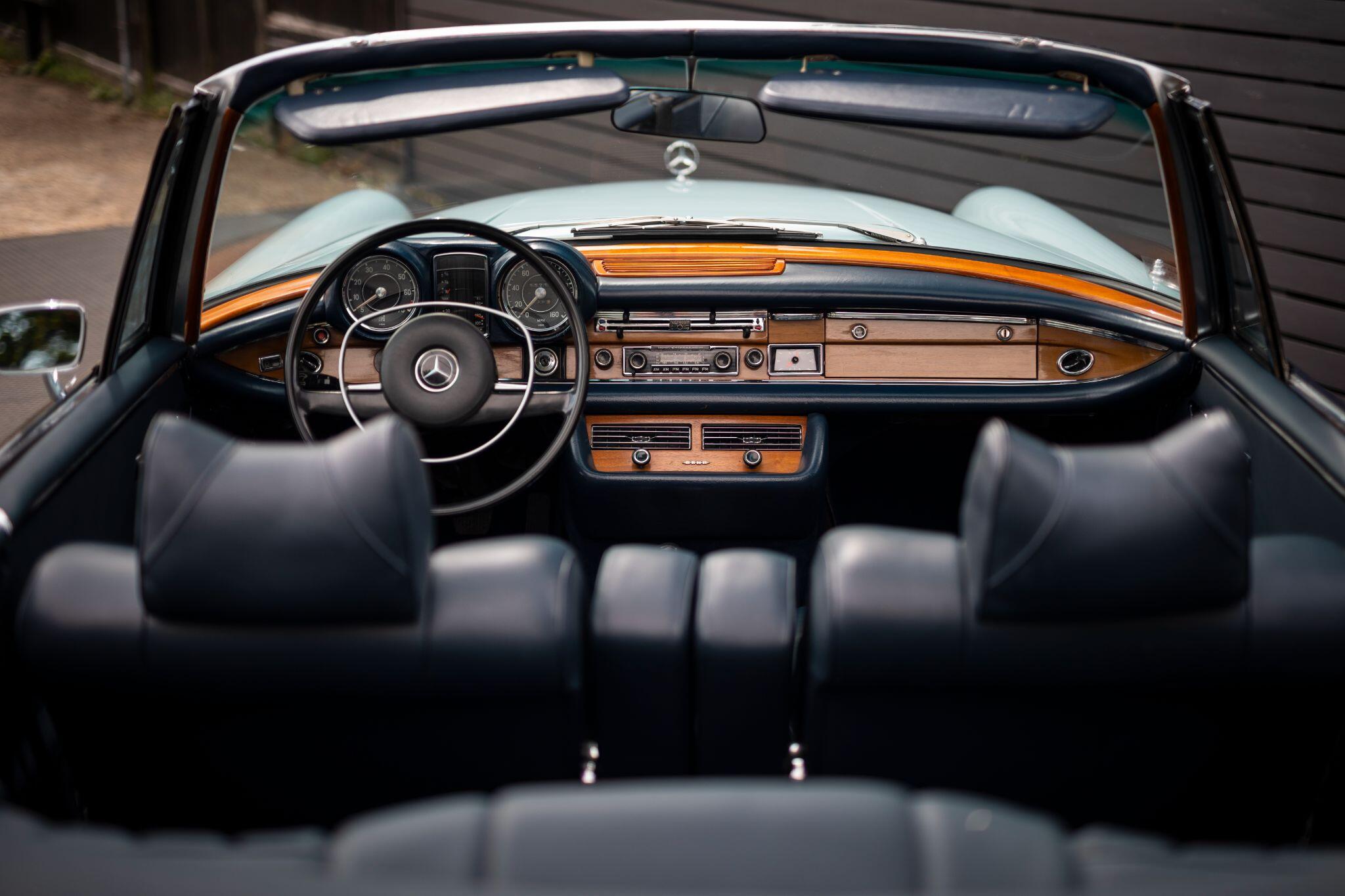 Mercedes-Benz 280 view 14