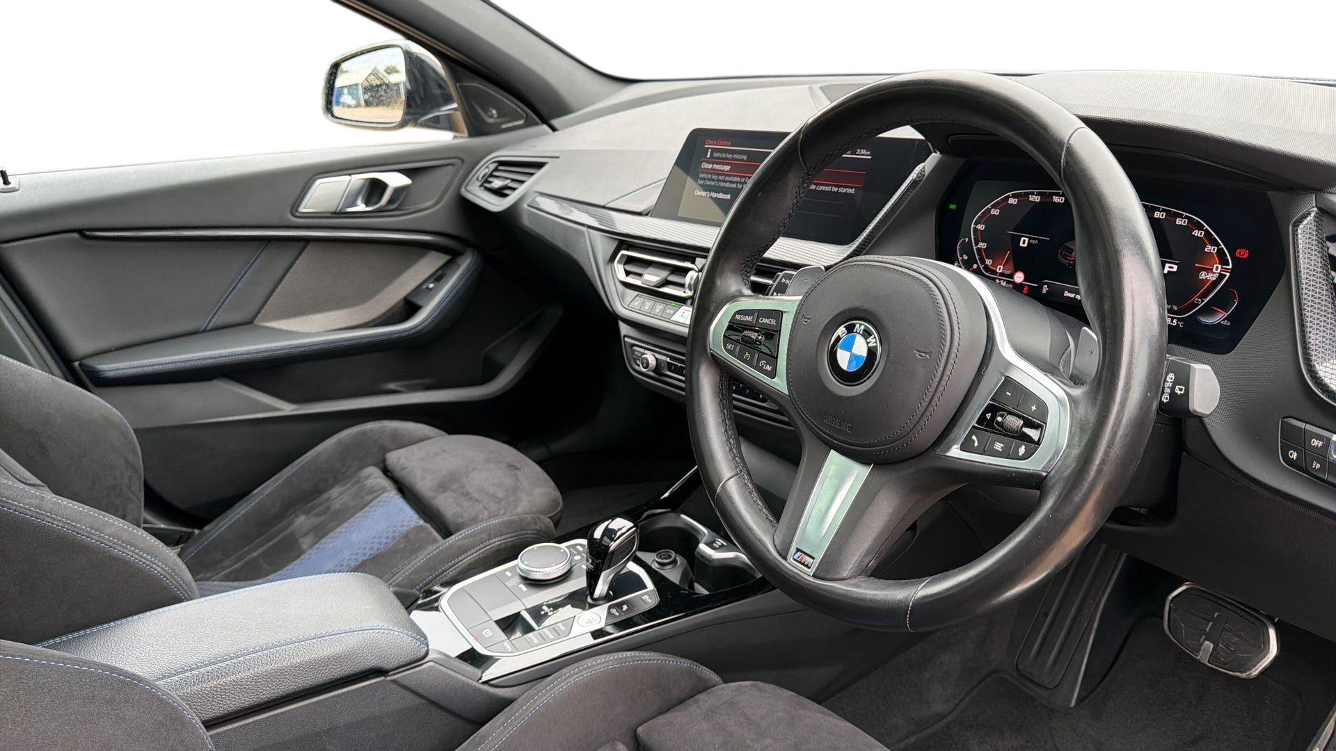 BMW 1 Series view 6