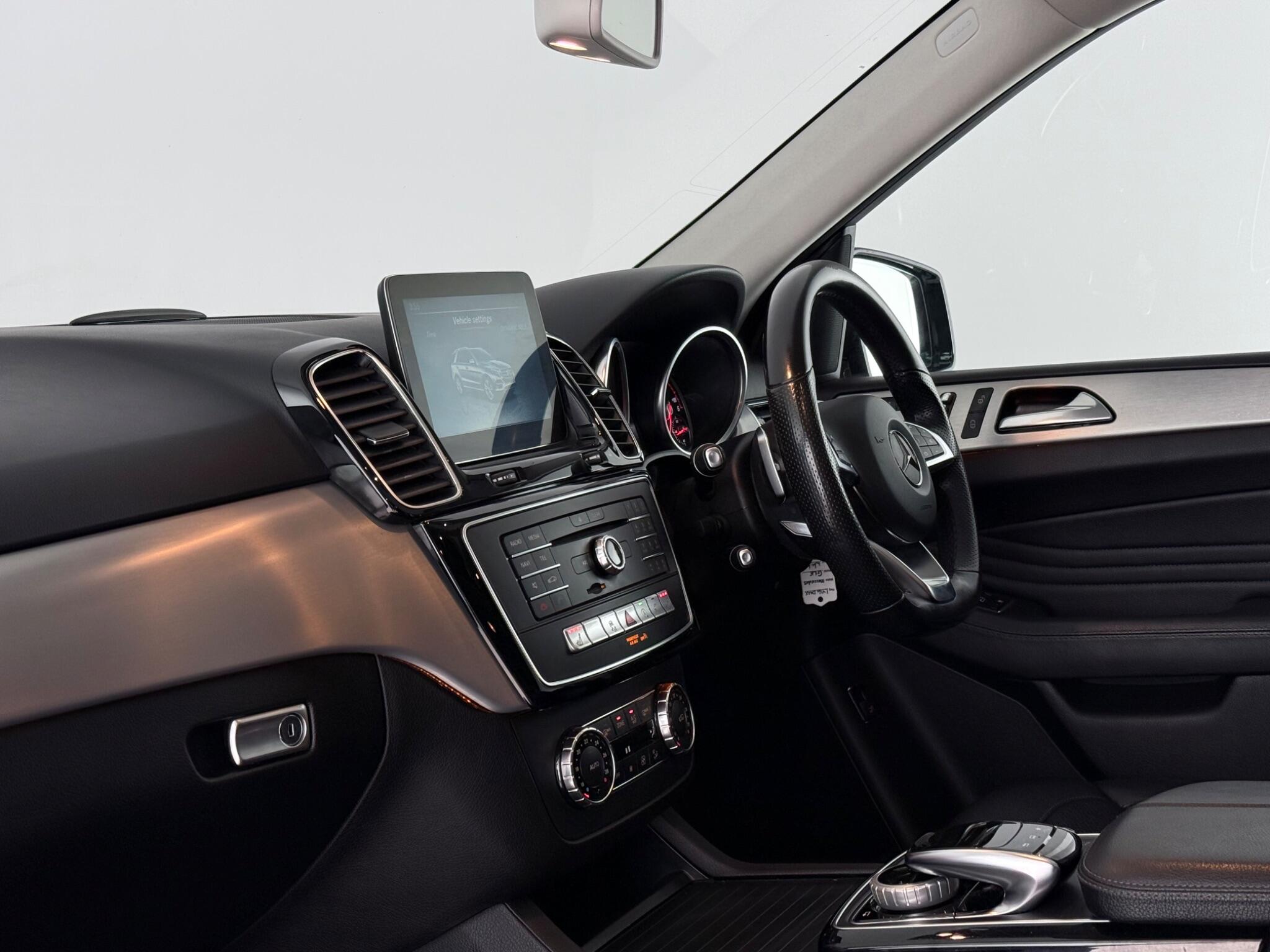 Mercedes-Benz GLE view 11