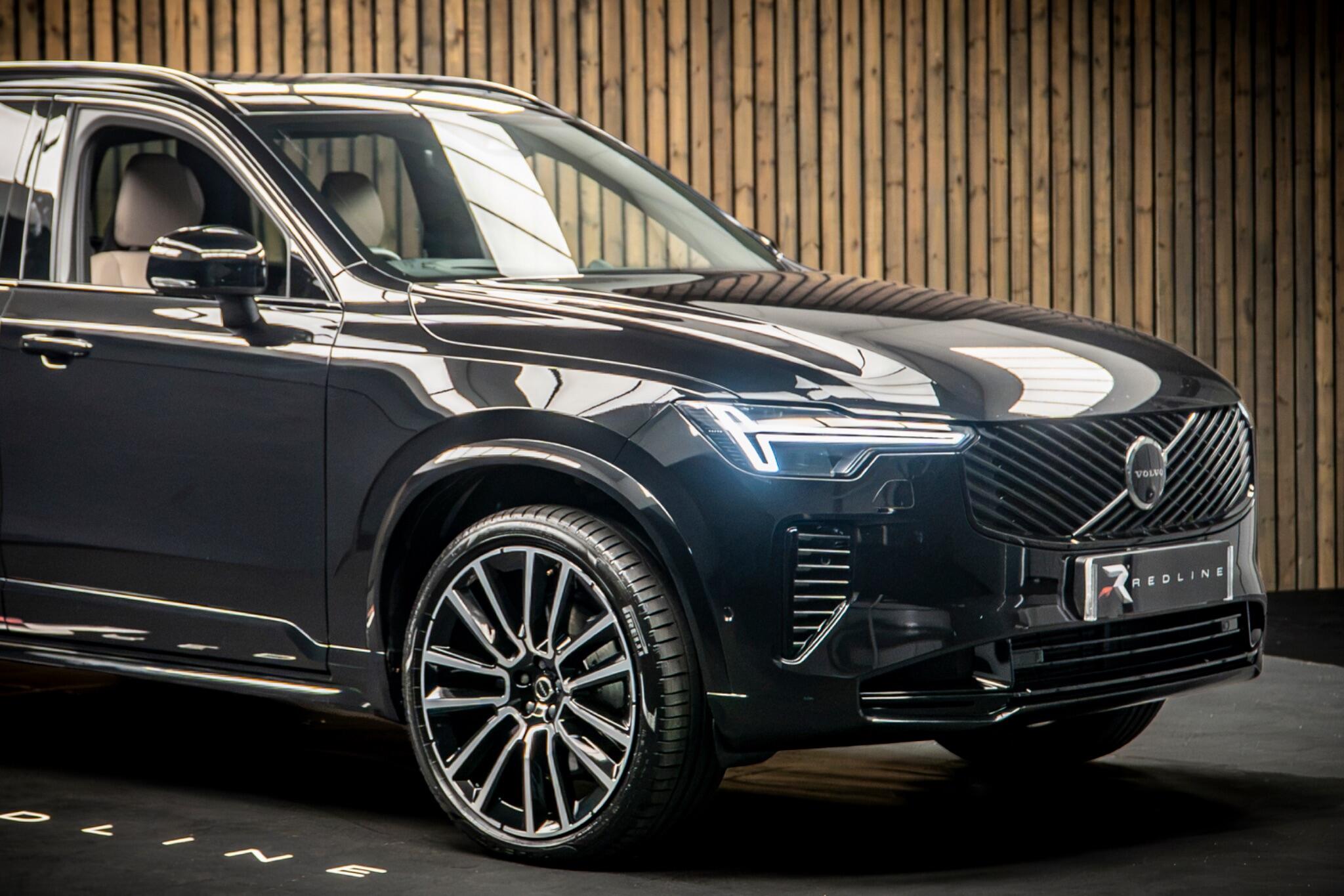 Volvo XC90 view 10