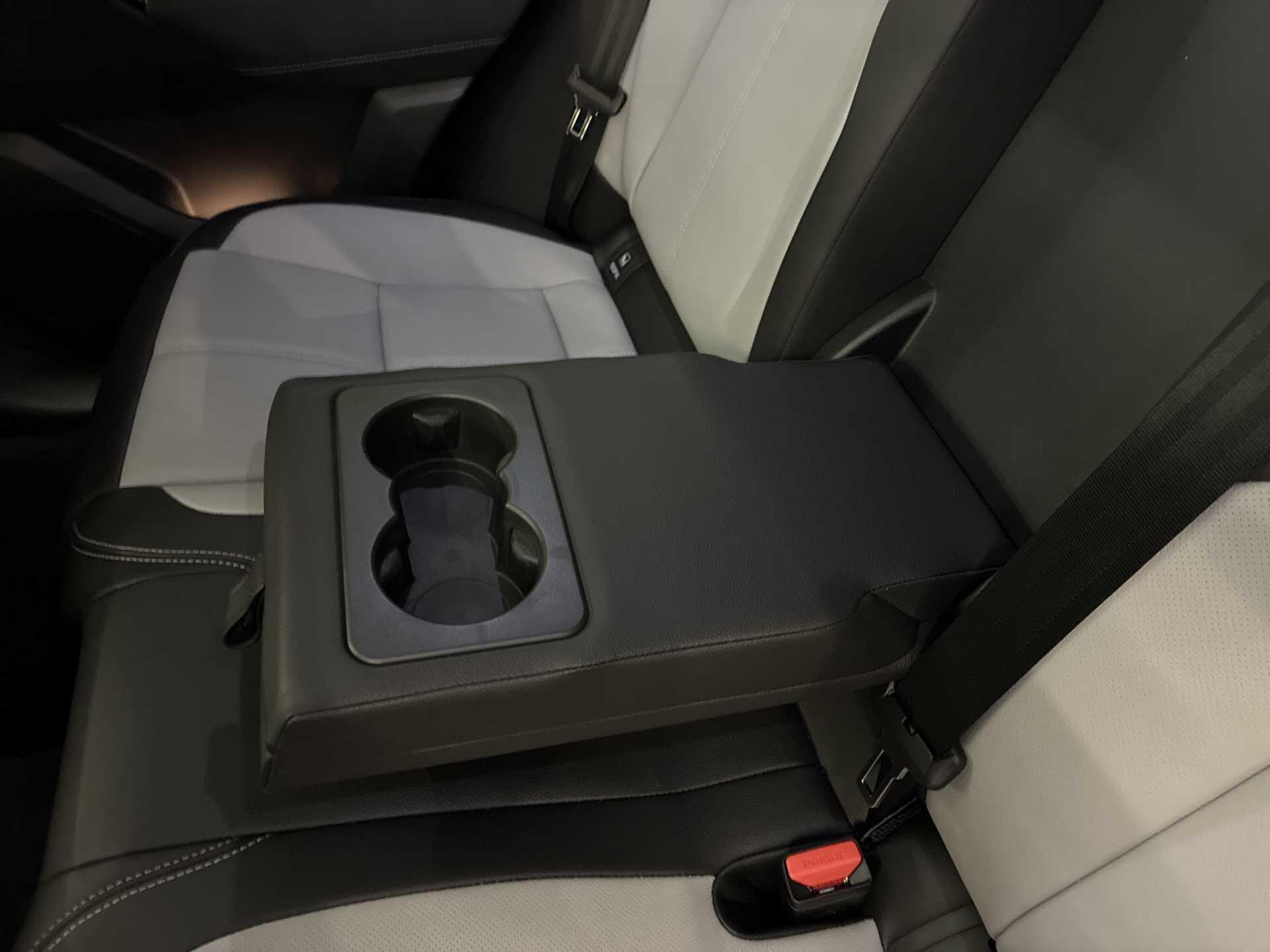 Land Rover Range Rover Velar view 31