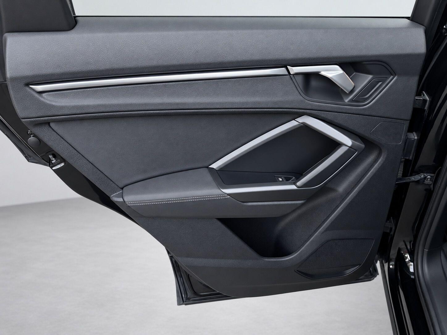 Audi Q3 view 34