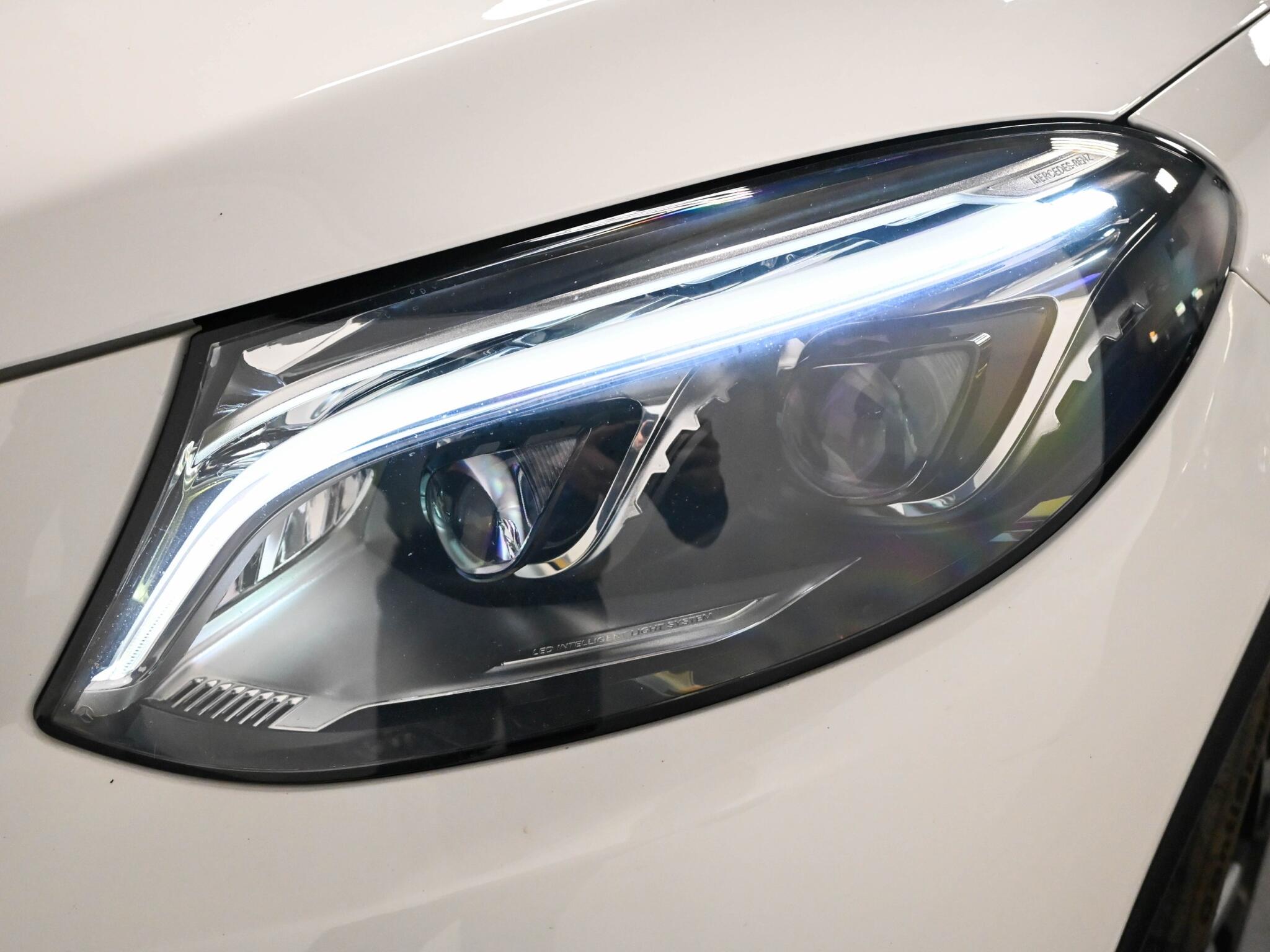 Mercedes-Benz Gle view 23