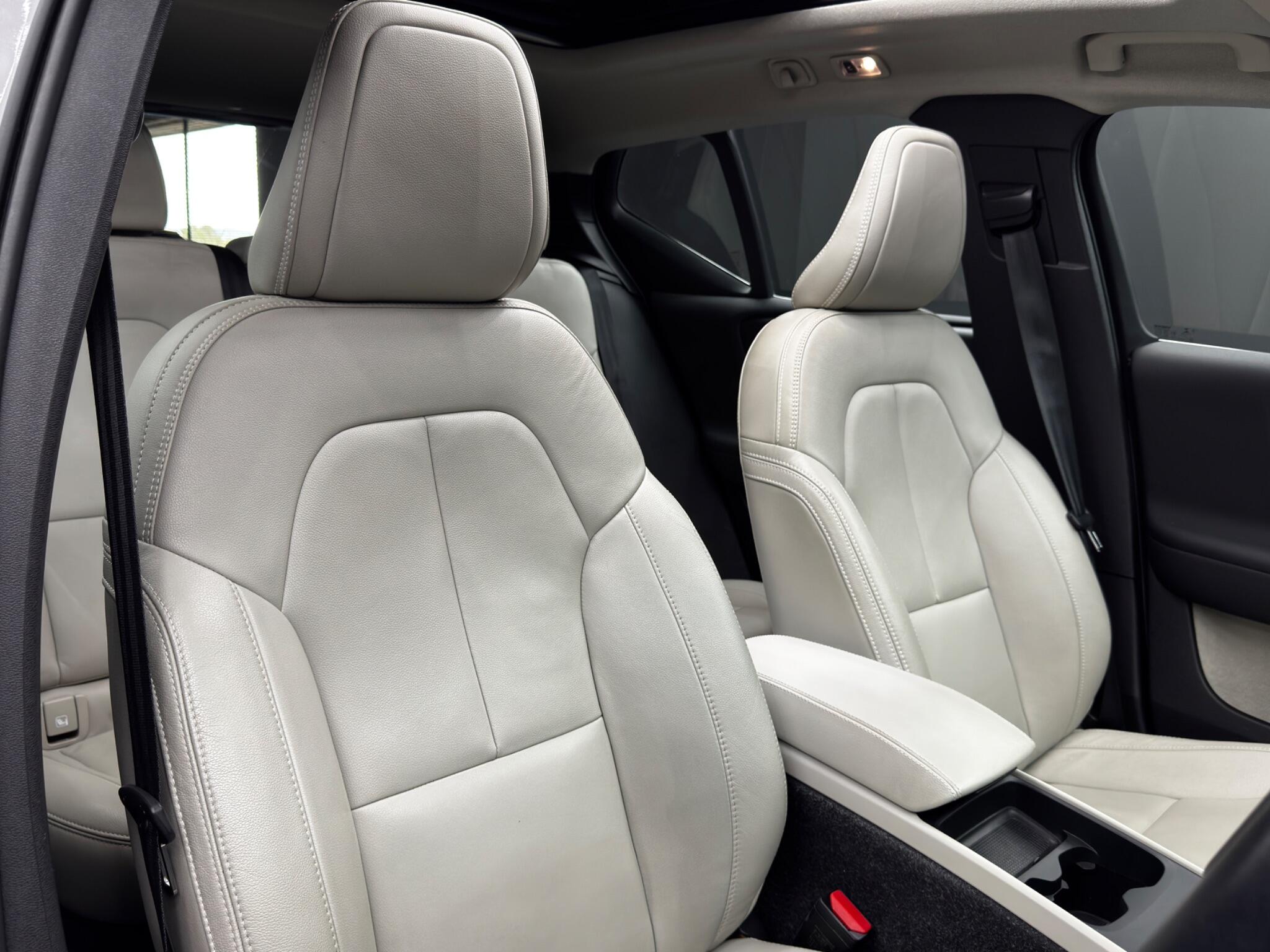 Volvo XC40 view 12