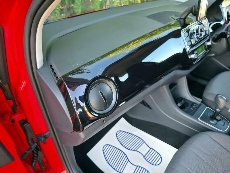 Volkswagen Up! view 29