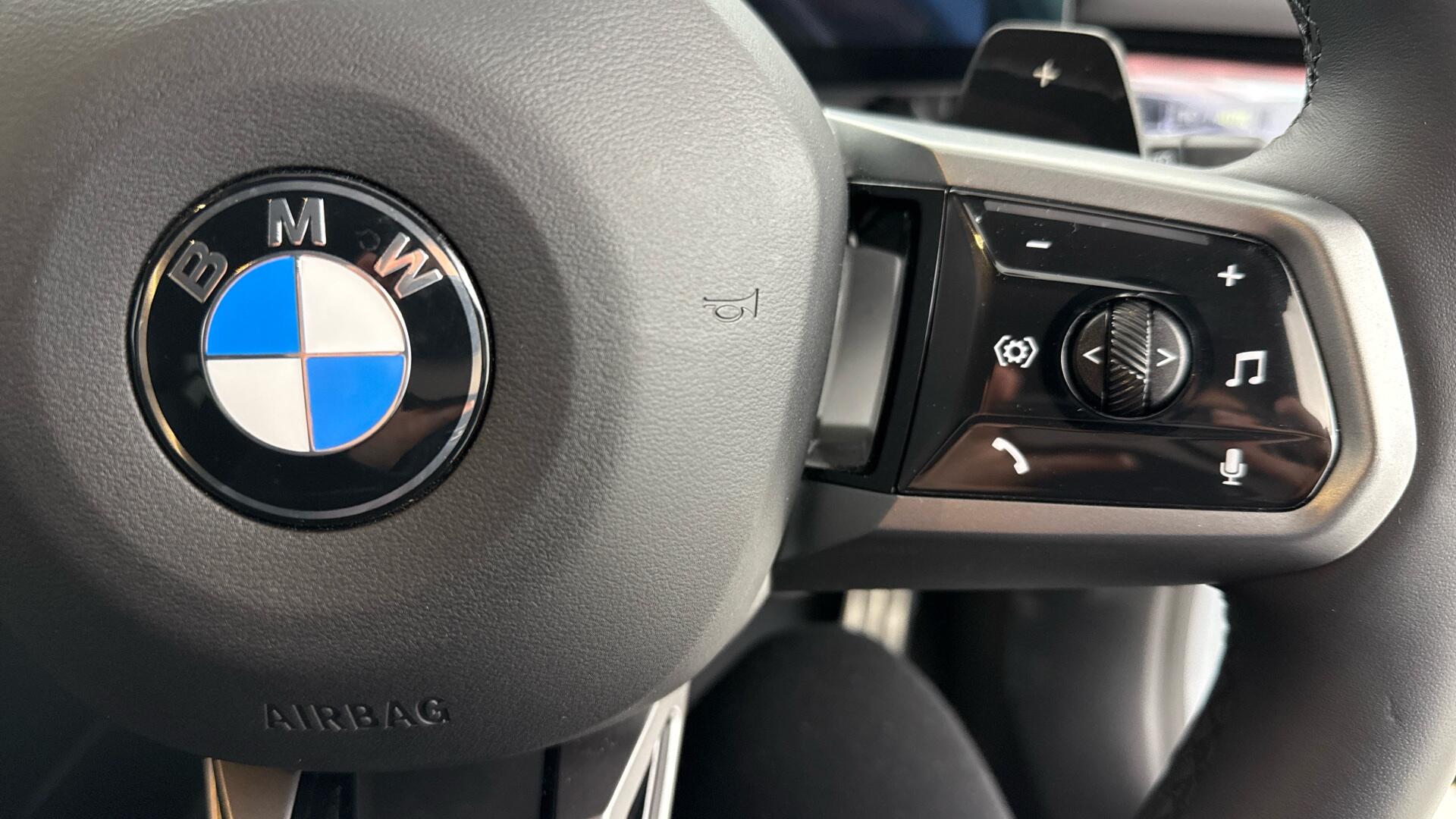 BMW 5 Series view 18