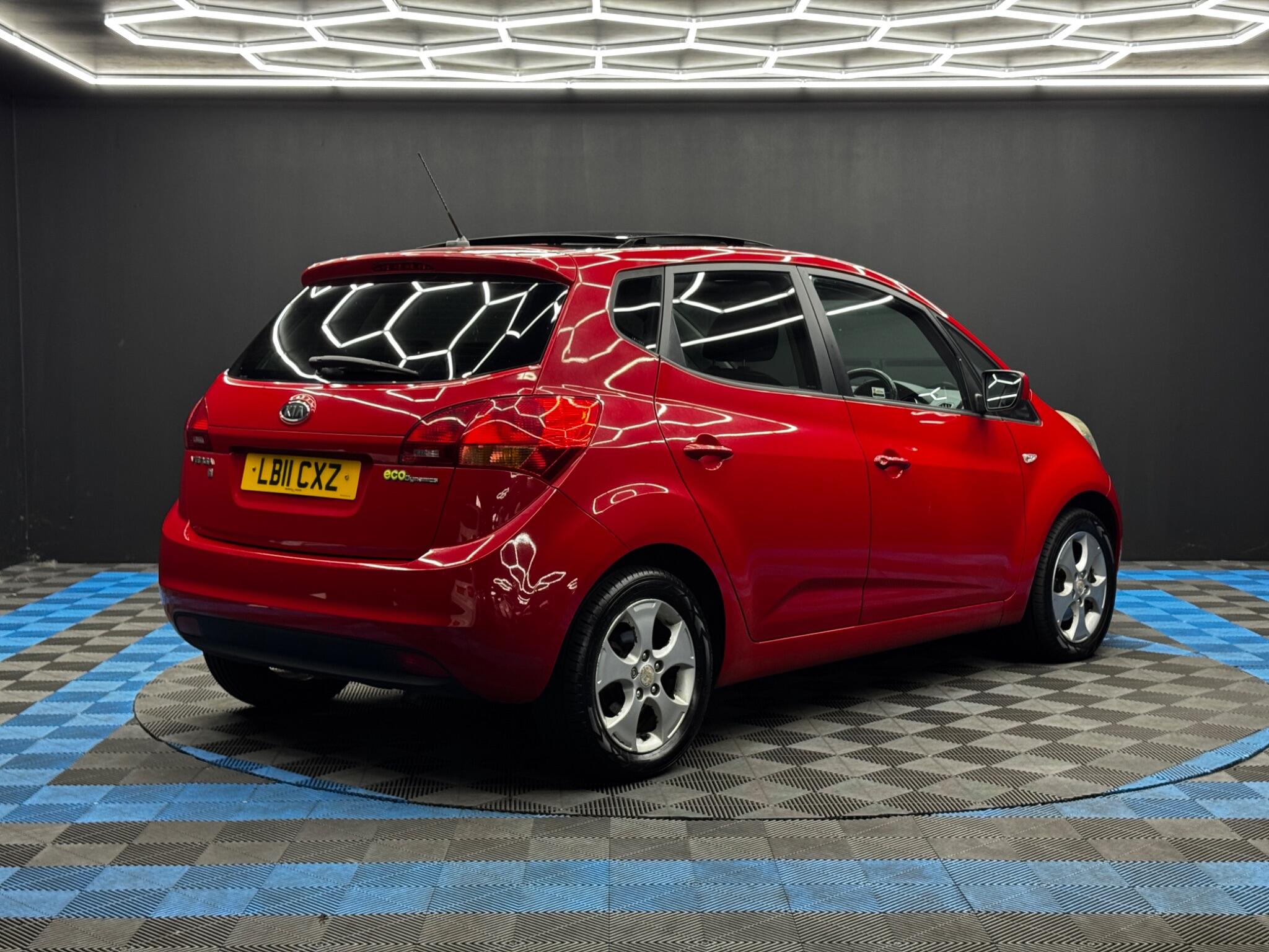 Kia Venga view 5