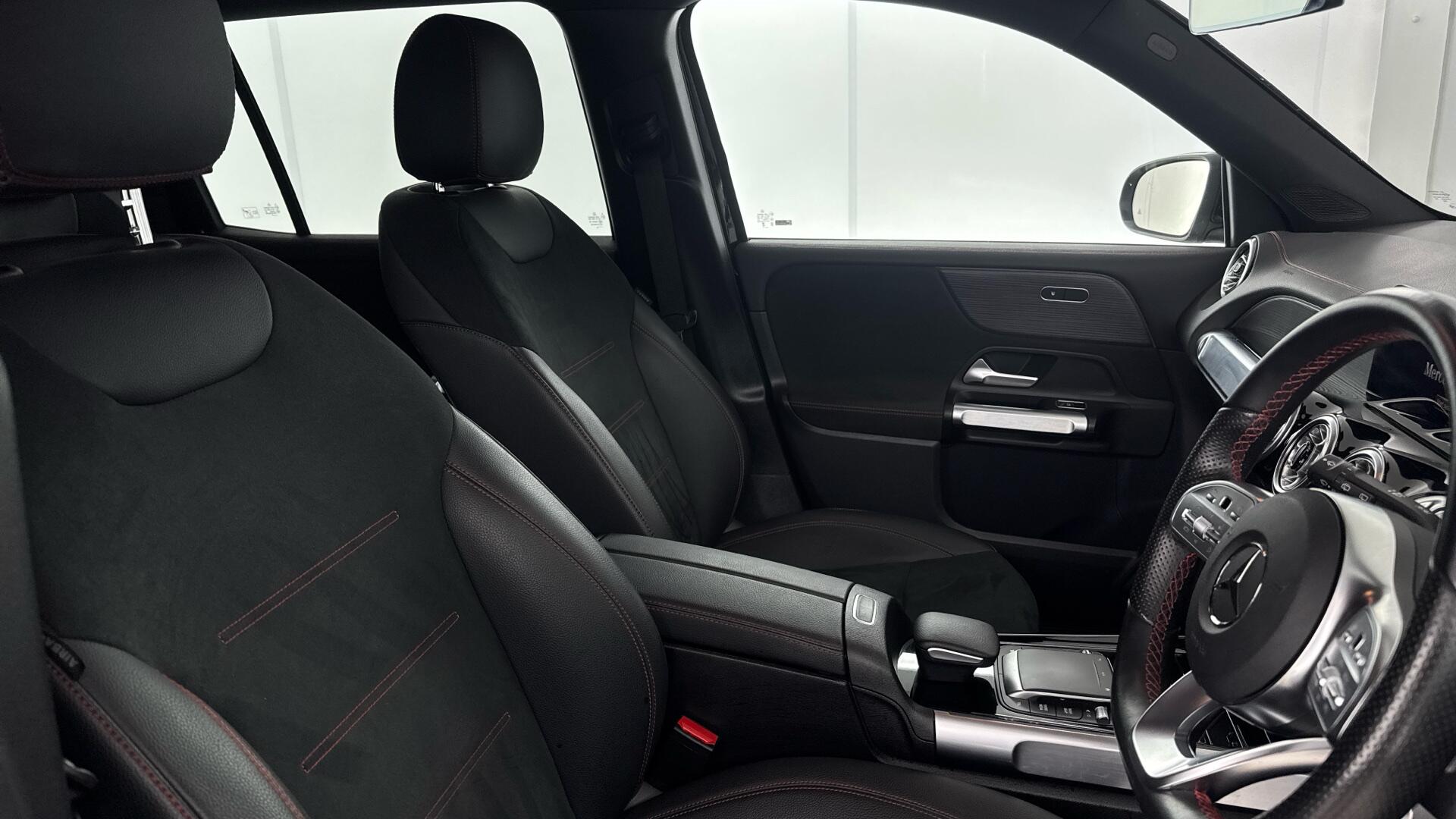 Mercedes-Benz Eqb 300 view 18