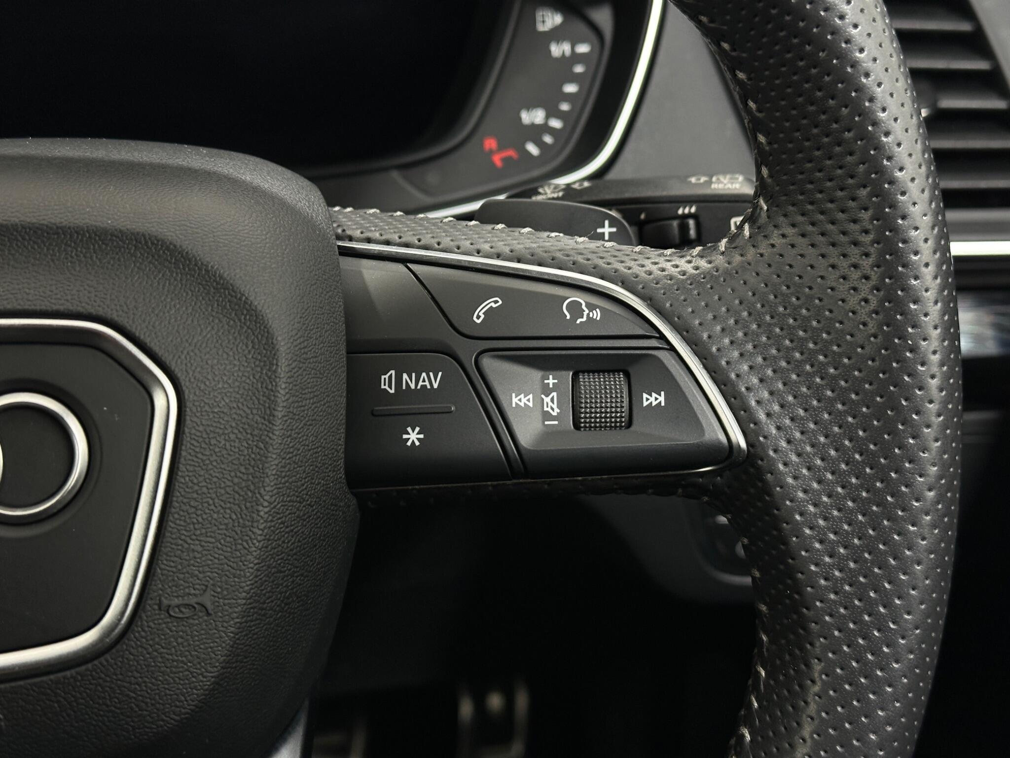 Audi Q5 view 16
