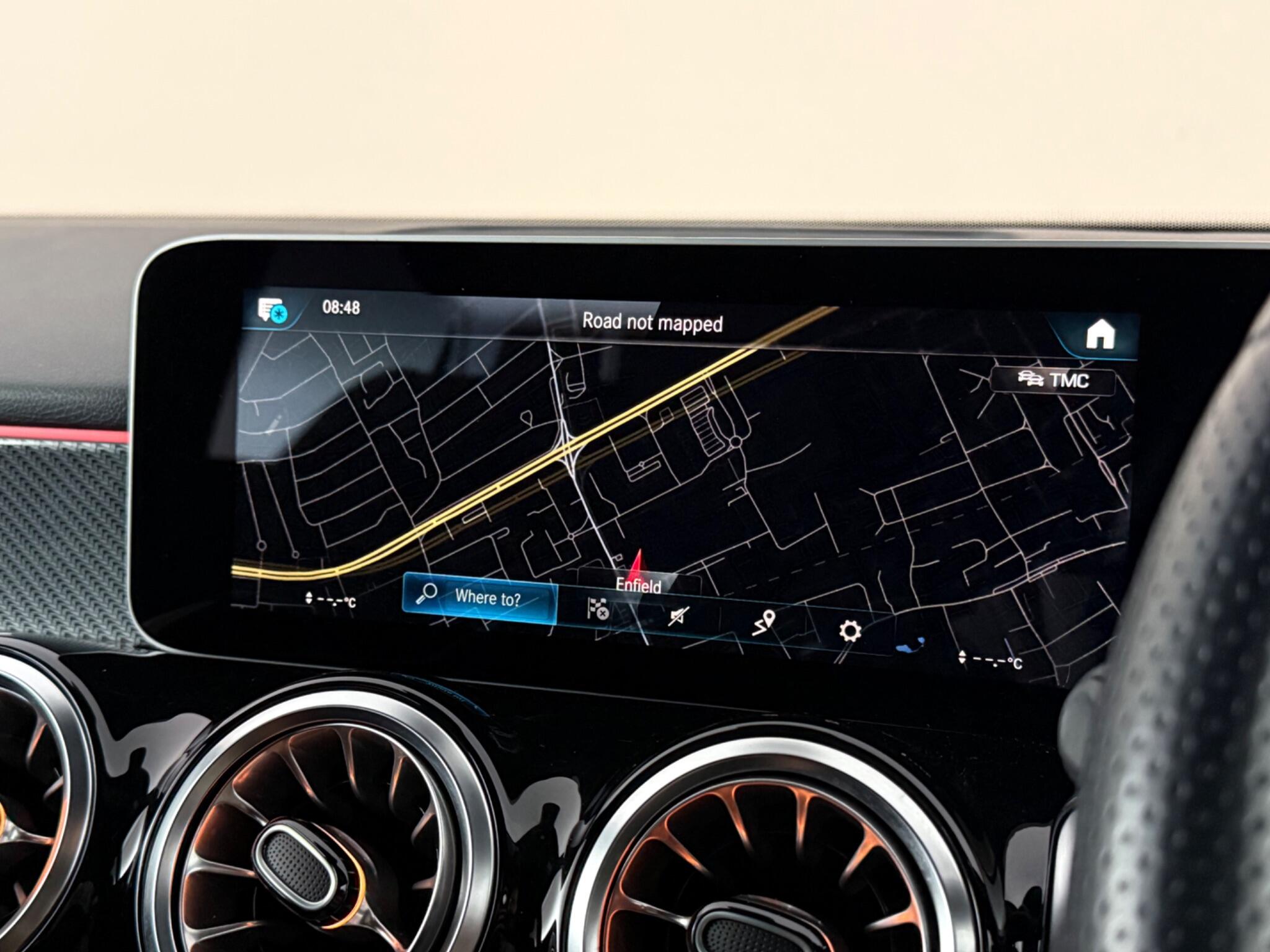 Mercedes-Benz GLB view 30