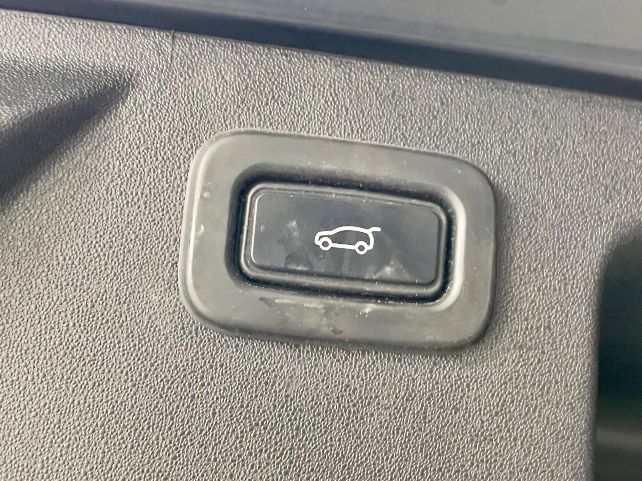 Land Rover Discovery Sport view 47