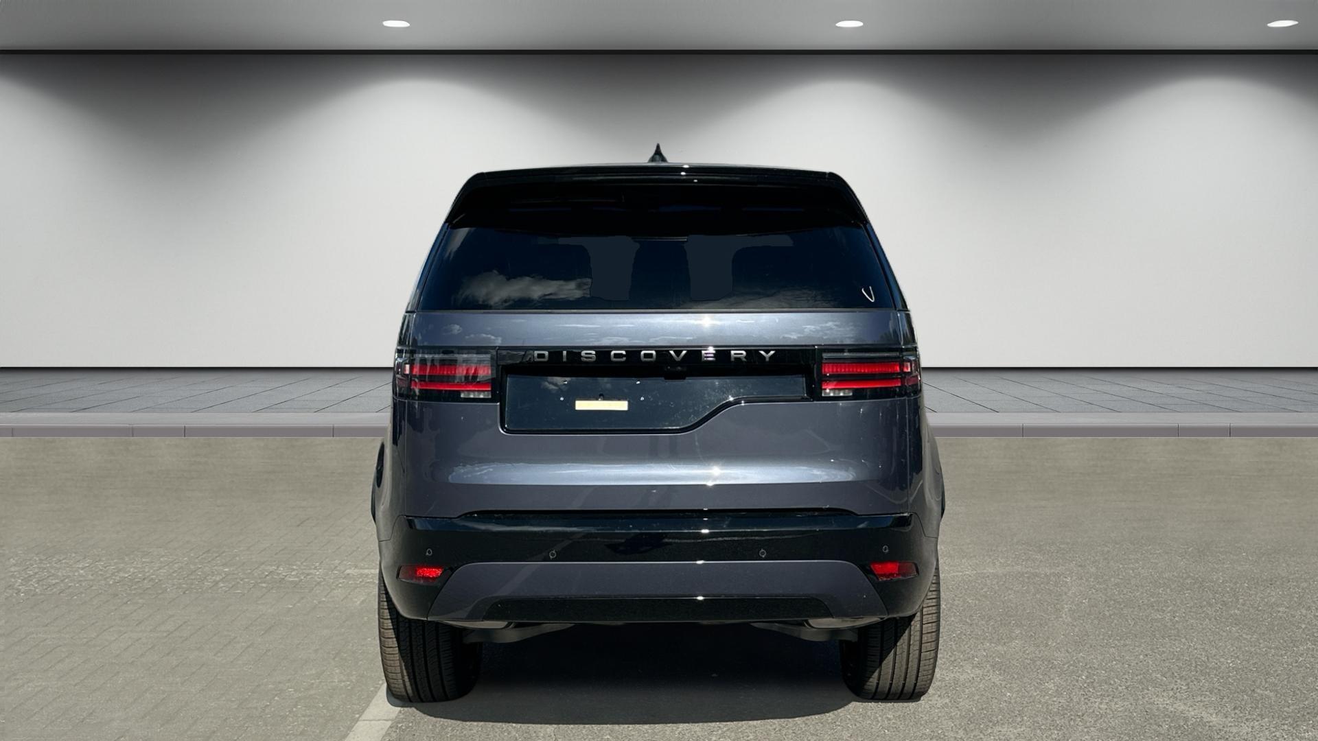 Land Rover Discovery view 4