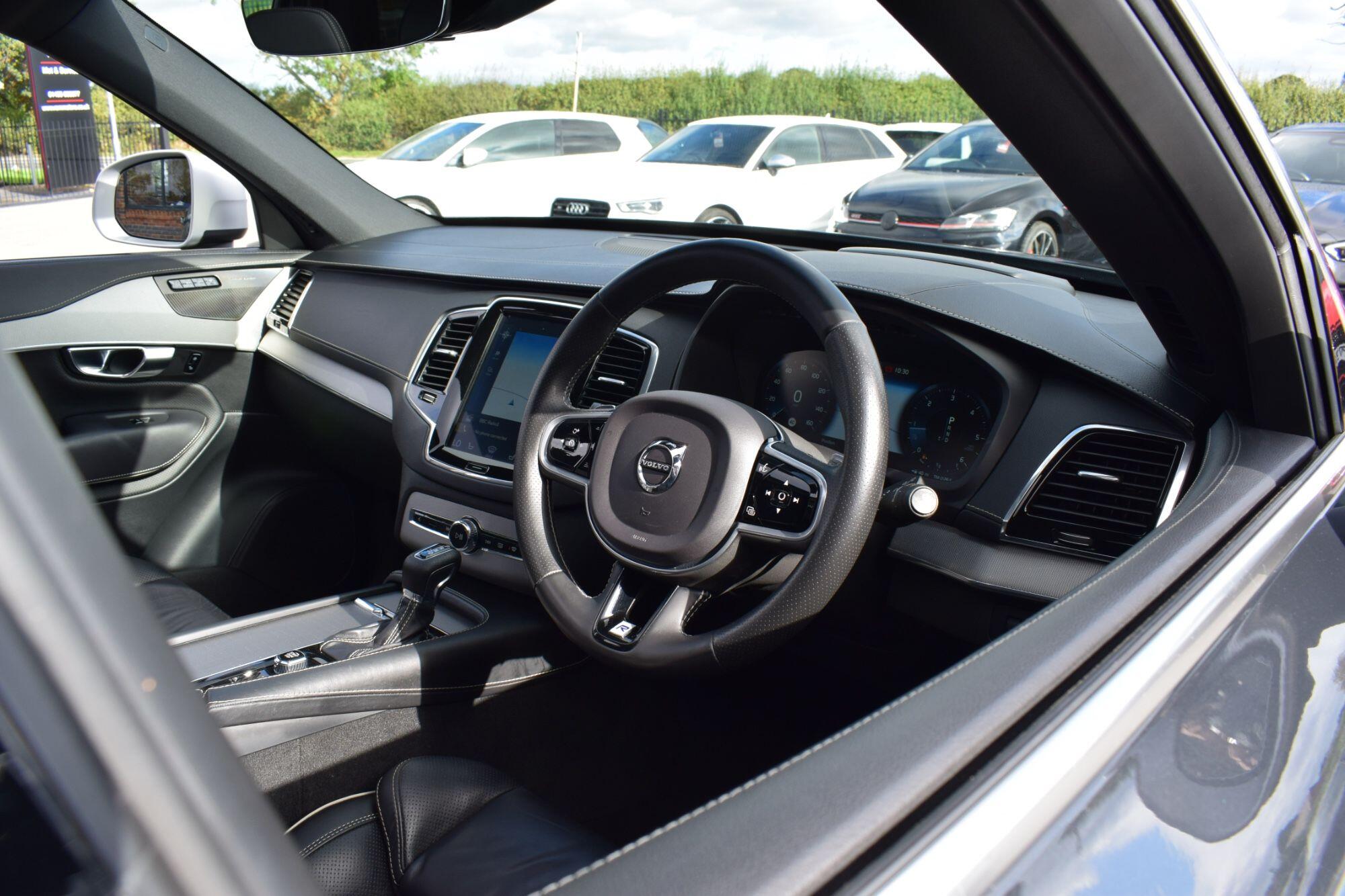 Volvo XC90 view 14
