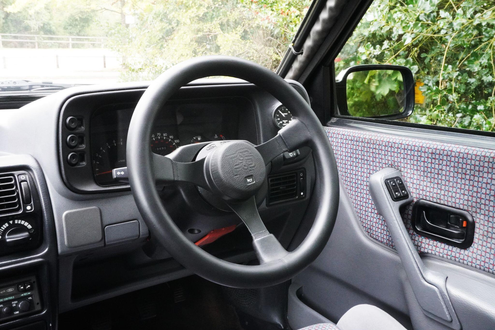Ford Escort view 24