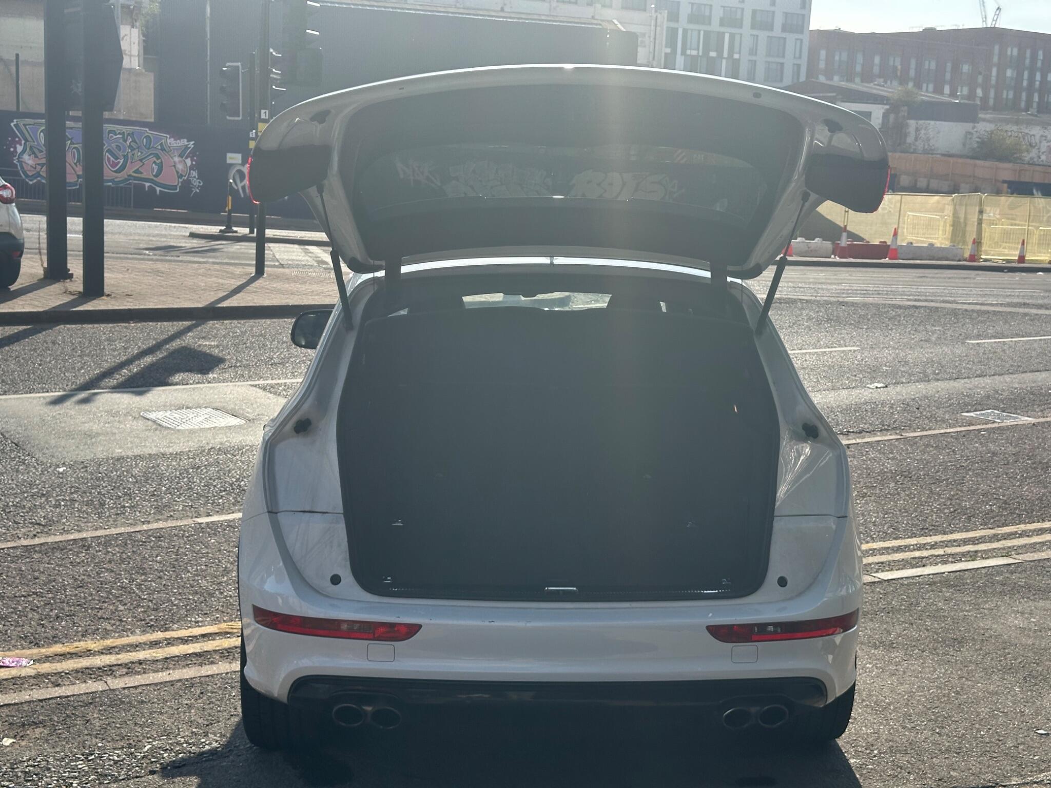 Audi SQ5 view 18