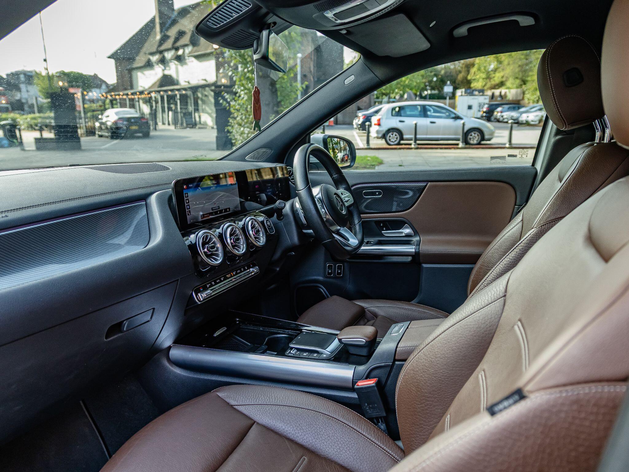 Mercedes-Benz GLA view 34