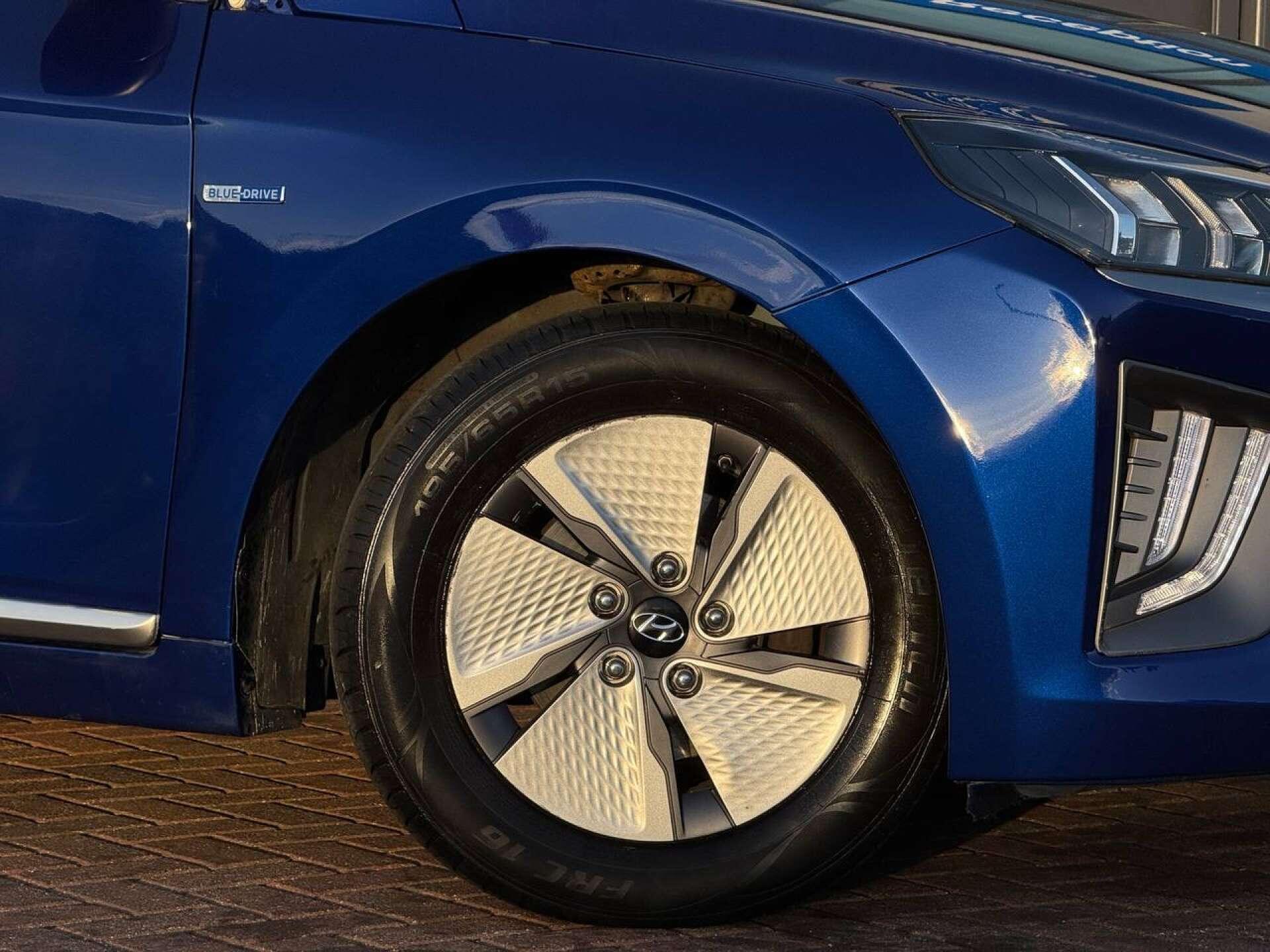 Hyundai Ioniq view 13