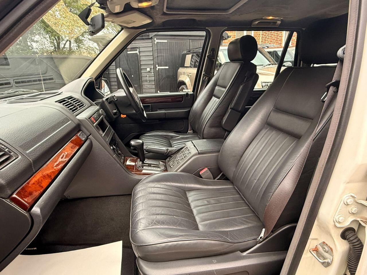 Land Rover Range Rover view 10