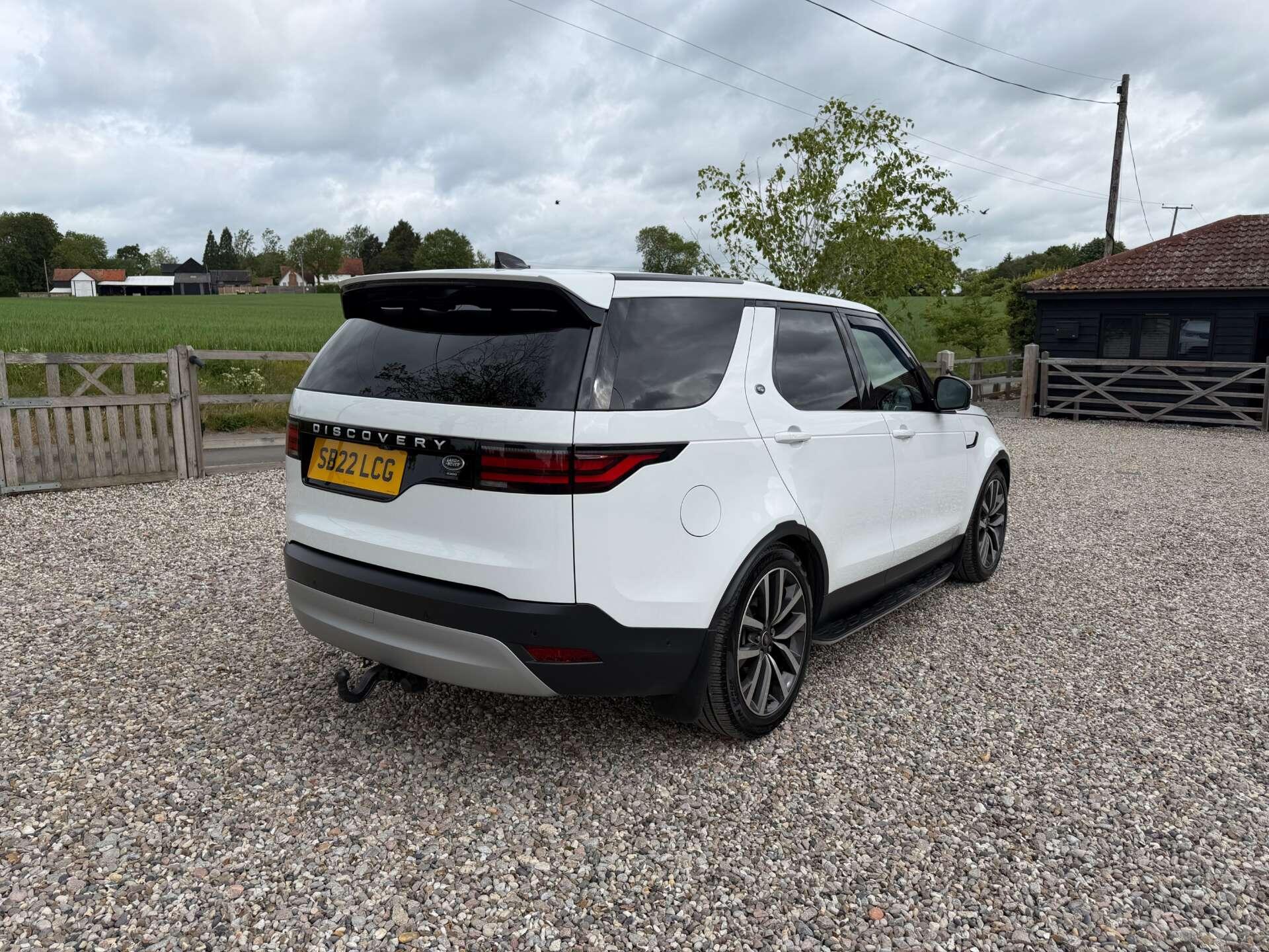 Land Rover Discovery view 4