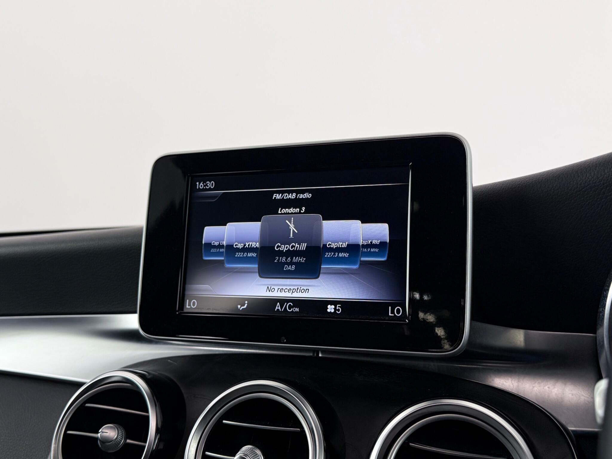 Mercedes-Benz GLC view 29