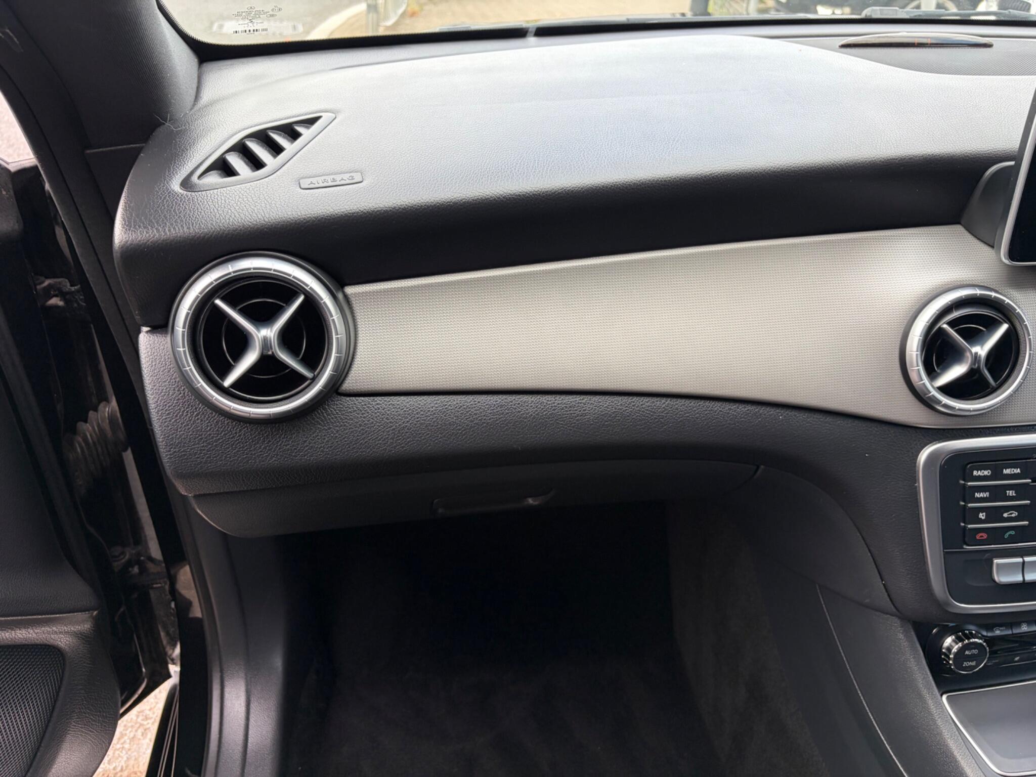 Mercedes-Benz Cla view 81